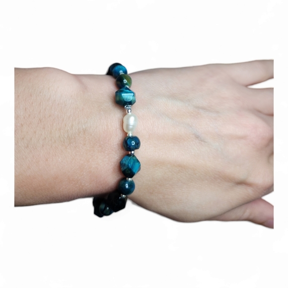 6 mm and 8mm Blue Tiger Eye, Freshwater pearl bracelet - Picture 2 of 2